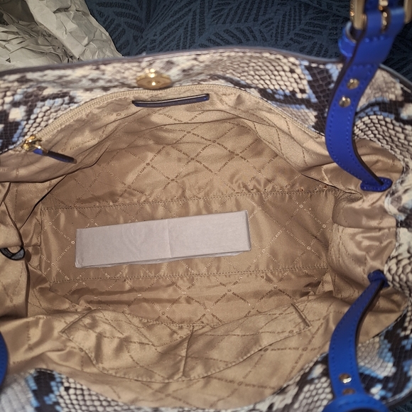 Micahel Kors purse set with coin purse and wallet - Picture 2 of 9